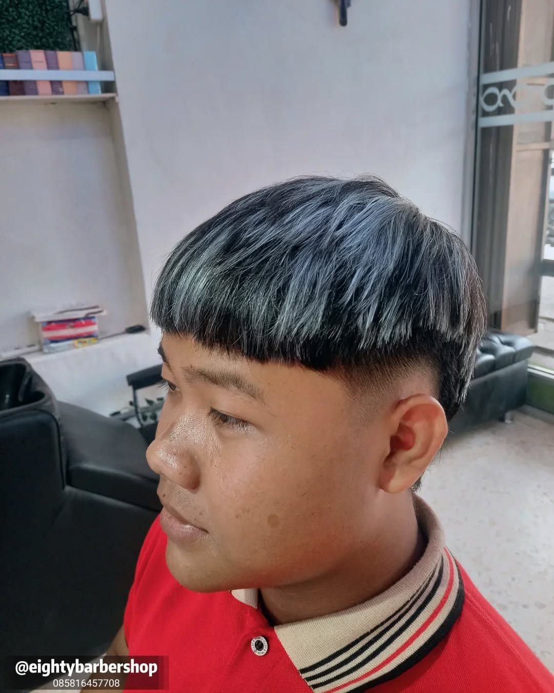 Haircut pria modern di Eighty Barbershop