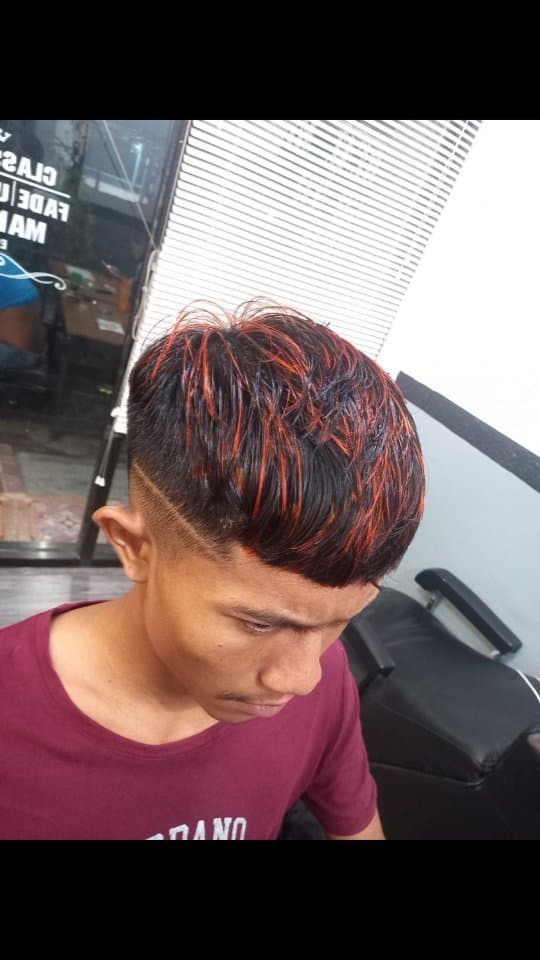 Haircut pria modern di Eighty Barbershop